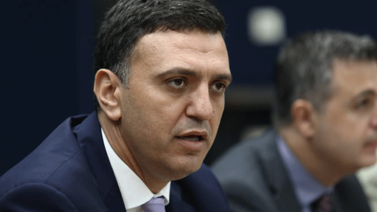 Στην επίδειξη πρώτων βοηθειών από το ΕΚΑΒ ο Βασίλης Κικίλιας