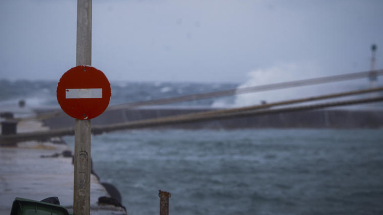 Δεμένα τα πλοία στα λιμάνια