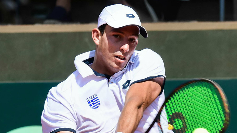 Davis Cup: Νίκησε και τον… αέρα ο Περβολαράκης