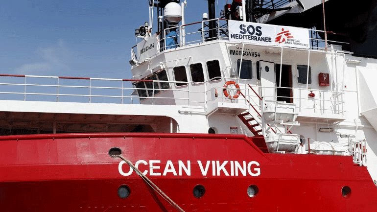 Ιταλία: «Πράσινο φως» στο Ocean Viking να αποβιβάσει στη Λαμπεντούζα τους μετανάστες που έχει διασώσει