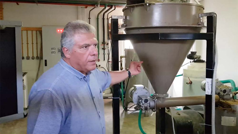 Με φασολάκια και φλούδια φρούτων κινούνται τα απορριμματοφόρα στο Χαλάνδρι