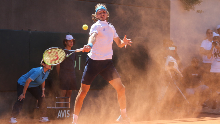 Davis Cup: «Aέρας» ο Τσιτσιπάς σε ανεμοδαρμένο κορτ