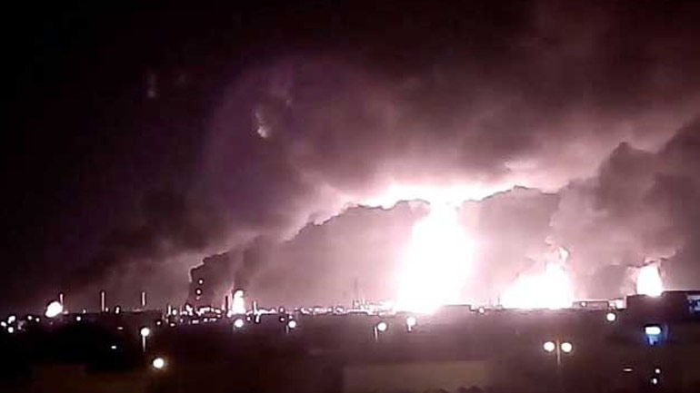 Σαουδική Αραβία: «Προσωρινή» διακοπή της παραγωγής στις εγκαταστάσεις που επλήγησαν