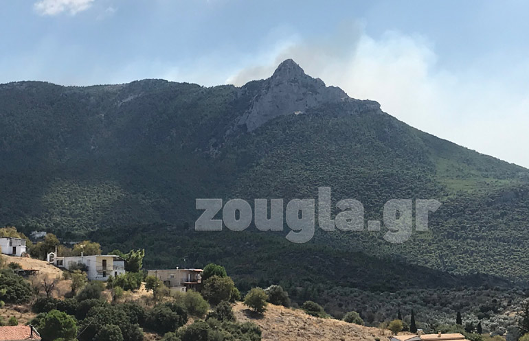 Η φωτιά όπως φαίνεται από το χωριό Πισιά