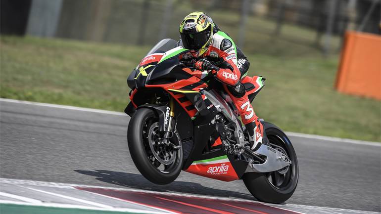 Το Aprilia RSV4 X στα χέρια του Max Biaggi!