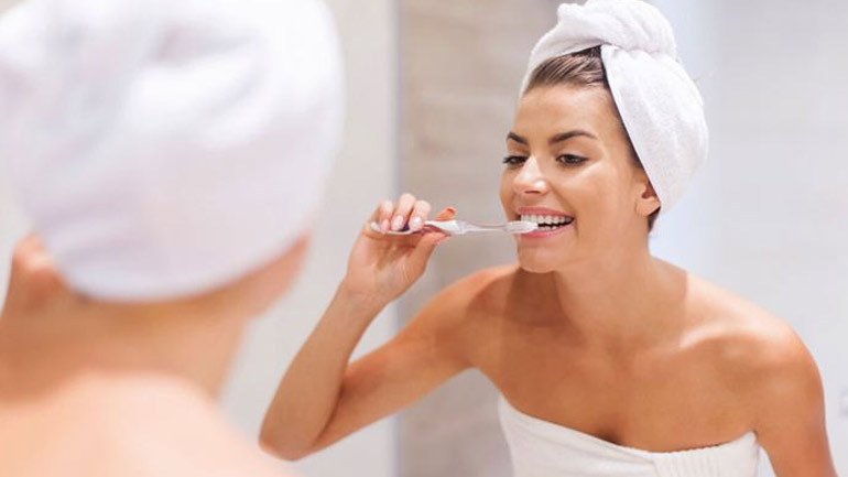 Το λάθος που κάνουμε με το βούρτσισμα των δοντιών μας και μας τα καταστρέφει!