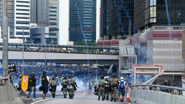 Χονγκ Κονγκ: Άνοιξαν οι επιχειρήσεις και ο υπόγειος σιδηρόδρομος μετά τα χθεσινά επεισόδια