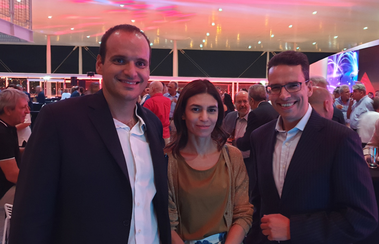 Ο Θοδωρής Παπαδόπουλος (δεξιά) με τον Πρόεδρο της Μοτοδυναμικής Πάρη Κυριακόπουλο και τη σύζυγό του