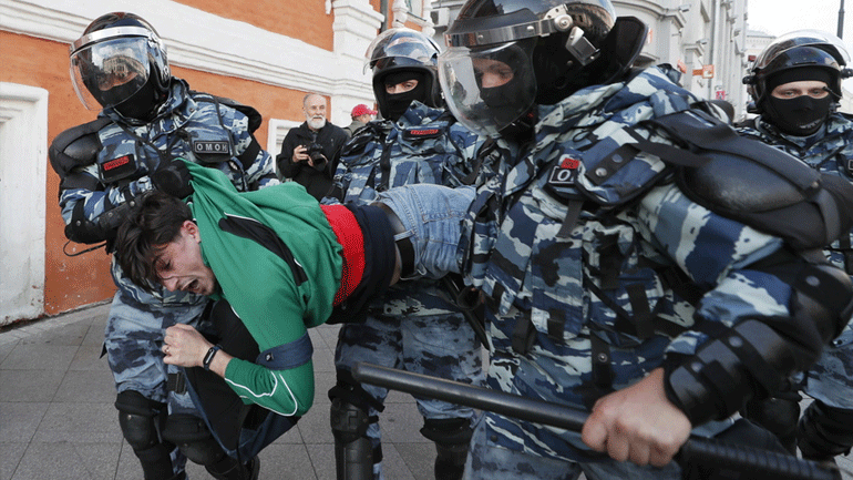 Ρωσία: Η επίτροπος για τα ανθρώπινα δικαιώματα ζήτησε τη δικογραφία για τον διαδηλωτή που του επιβλήθηκε ποινή φυλάκισης