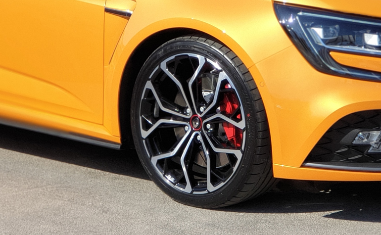 Οι κόκκινες δαγκάνες είναι μέρος του πακέτου "Pack cup"