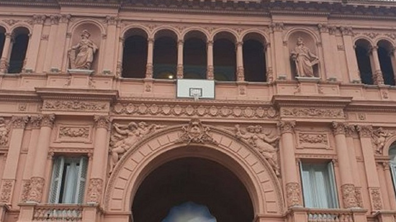 Κρέμασαν μπασκέτα στο προεδρικό μέγαρο της Αργεντινής προς τιμήν της εθνικής μπάσκετ της χώρας