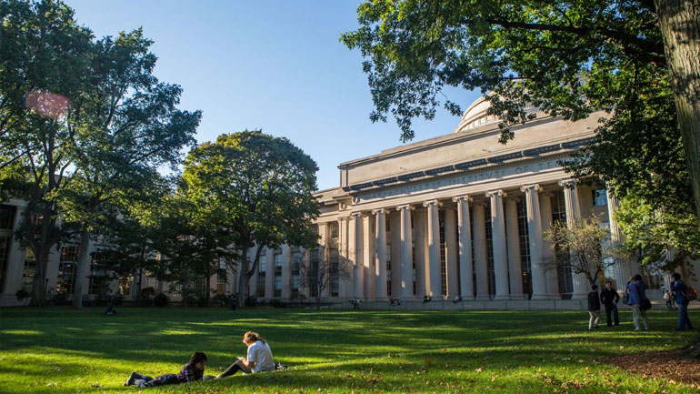 Ερευνητές του ΜΙΤ δημιούργησαν το πιο μαύρο υλικό που έχει υπάρξει ποτέ