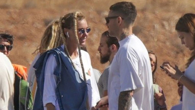 Ο Πάρις Κασιδόκωστας και η Τάμτα πέταξαν με πτήση της γραμμής για την Πάρο