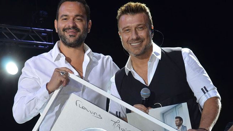 Πλατινένιος ο Γιάννης Πλούταρχος – Η λαμπερή απονομή και η παρουσίαση του βινυλίου