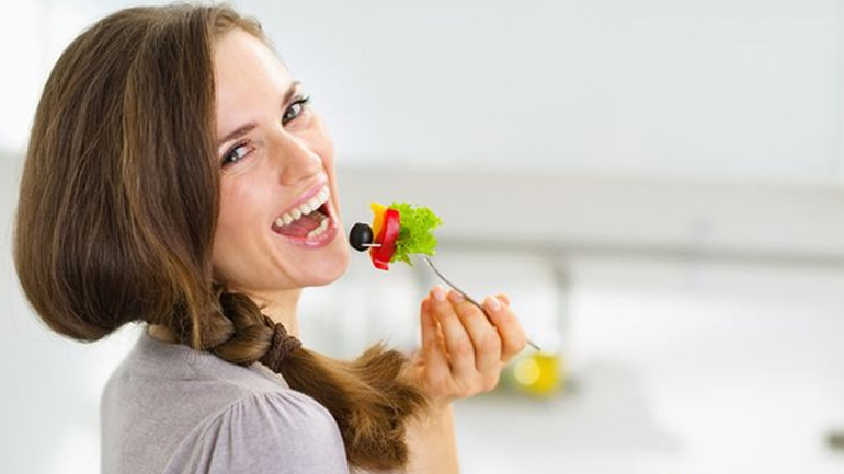 5 τροφές που κάνουν καλό στα δόντια