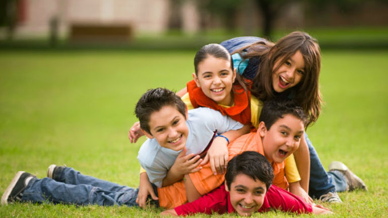 Πώς και πότε τα παιδιά διαμορφώνουν την ταυτότητα του φύλου τους;