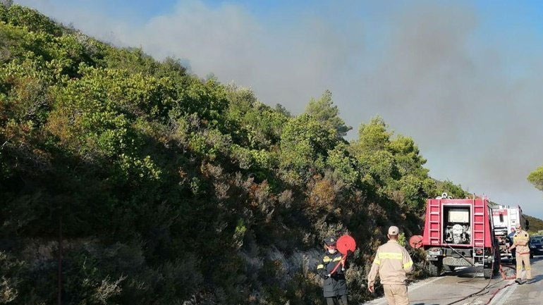Ζάκυνθος: Υπό μερικό έλεγχο η πυρκαγιά που ξέσπασε στο χωριό Μαριές