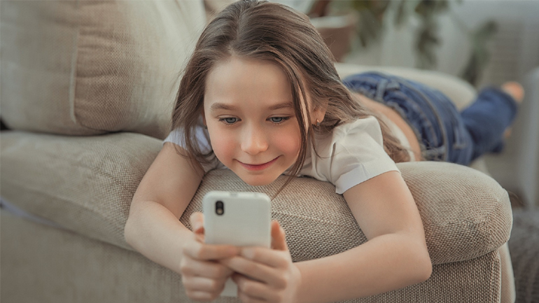 Περισσότεροι από 8 στους 10 γονείς ανησυχούν για την ασφάλεια των παιδιών τους στο Διαδίκτυο