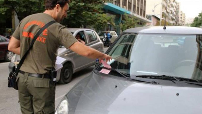 Έλεγχοι της τροχαίας και της δημοτικής αστυνομίας για τα παράνομα παρκαρισμένα Ι.Χ.