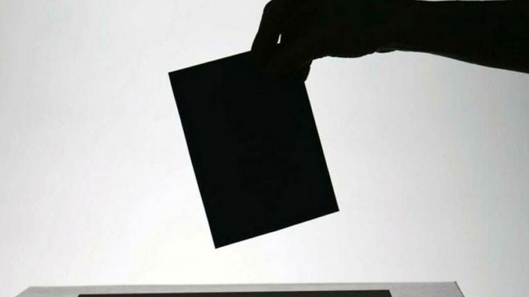 Τυνησία: Ο Καΐς Σάγεντ και ο Ναμπίλ Καρούι θα διασταυρώσουν τα ξίφη τους στον δεύτερο γύρο των προεδρικών εκλογών