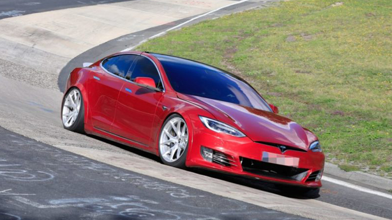 Η Tesla συνέτριψε το ρεκόρ της Porsche