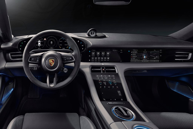 Οι μεγάλες ψηφιακές οθόνες στην ολοκαίνουργια ηλεκτρική Porsche Taycan