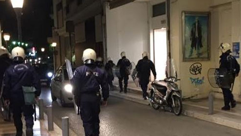 Μολότοφ στην πορεία για τον Παύλο Φύσσα στο Αγρίνιο