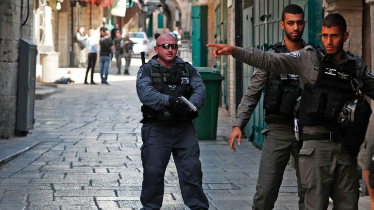 Μια Παλαιστίνια που κρατούσε μαχαίρι και απείλησε στρατιώτες σκοτώθηκε από ισραηλινά πυρά