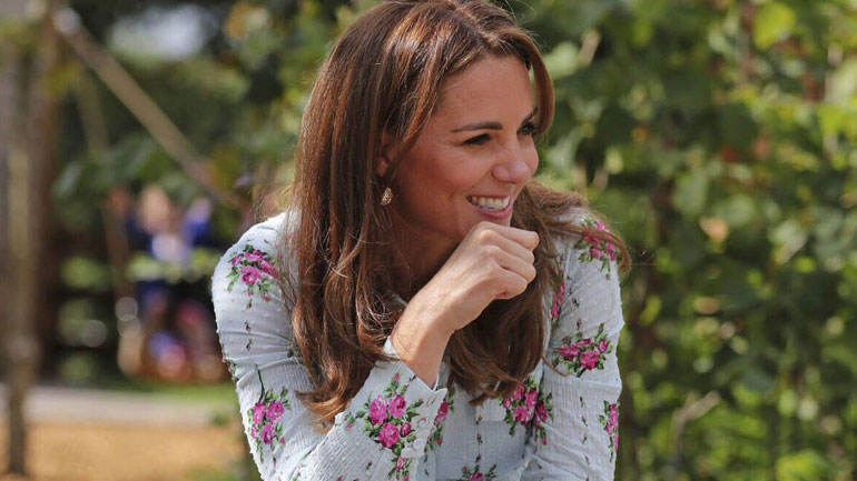 H 11χρονη Kate Middleton τραγουδάει σε σχολική παράσταση και εντυπωσιάζει
