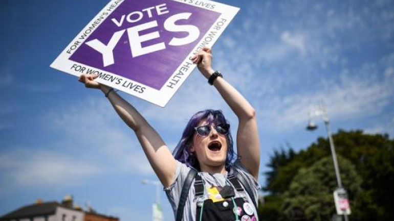 Το κοινοβούλιο καταψήφισε νομοσχέδιο για την αποποινικοποίηση της άμβλωσης