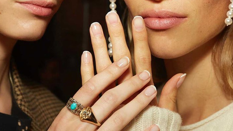 French manicure: Το μεγαλύτερο beauty trend της σεζόν