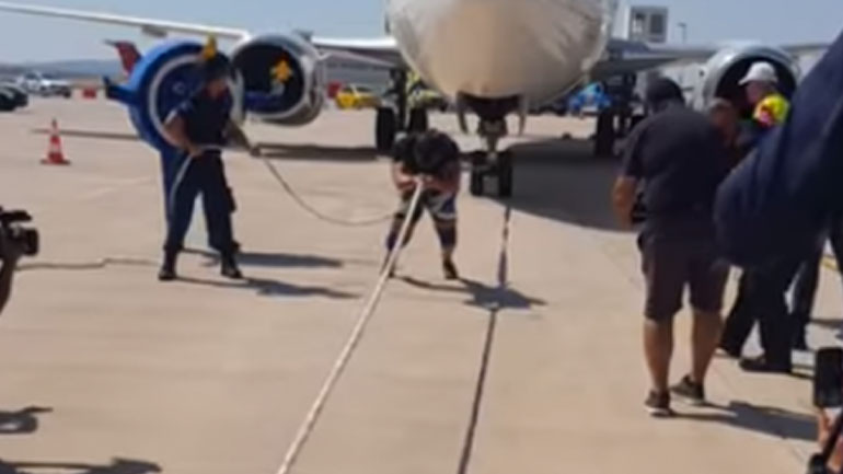 Απίστευτο! Ο αθλητής Δημήτρης Ράλλης τράβηξε αεροπλάνο 65 τόνων για φιλανθρωπικό σκοπό