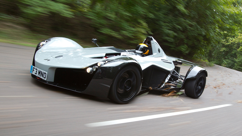 Εκατό τέτοια μονοθέσια κυκλοφορούν με πινακίδες στους δρόμους