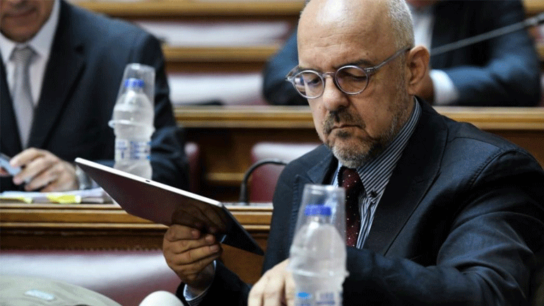 Το νερό νεράκι και στο βάθος… ο κύριος Μπάμπης