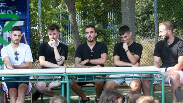 «Δεν είμαστε αντίπαλοι, παρά μόνο συναγωνιστές για 90 λεπτά στο γήπεδο»