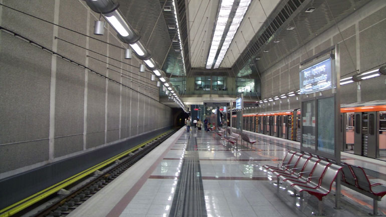 Επιχείρηση απεγκλωβισμού ατόμου από τις γραμμές του μετρό στον Άγιο Δημήτριο