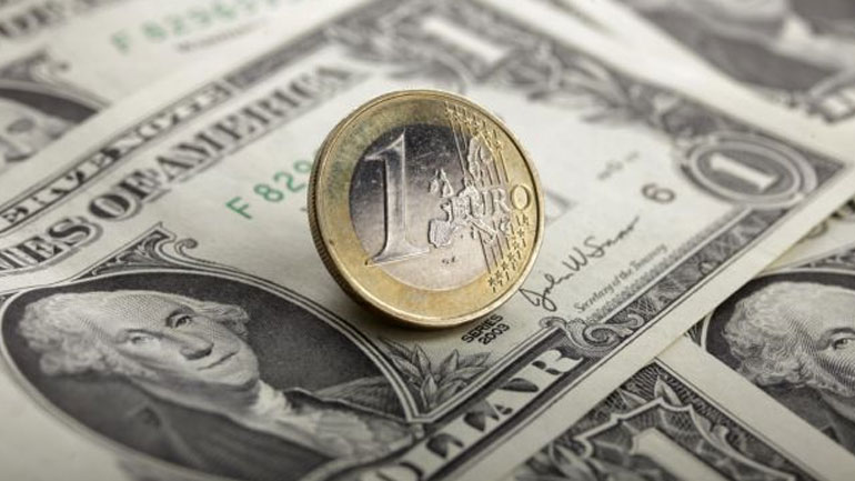 Το ευρώ ενισχύεται 0,09%, στα 1,1043 δολάρια
