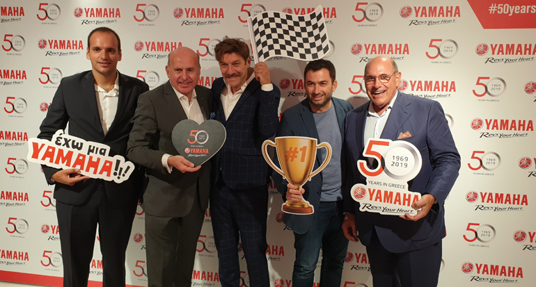 Το zougla.gr ήταν και αυτό στην εκδήλωση για τα 50 χρόνια της Yamaha στην Ελλάδα Στην φωτογραφία από δεξιά: Οδυσσέα Κυριακόπουλος (Επίτιμος Πρόεδρος Μοτοδυναμικής), Βασίλης Σαρημπαλίδης, Γιάννης Στάνκογλου (ηθοποιός) Eric De Seynes (πρόεδρος της Yamaha Europe) και Πάρης Κυριακόπουλος (Πρόεδρος Μοτοδυναμικής)