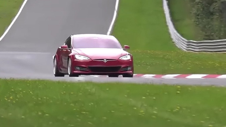 Κανείς δεν μπορεί να πιάσει την Tesla