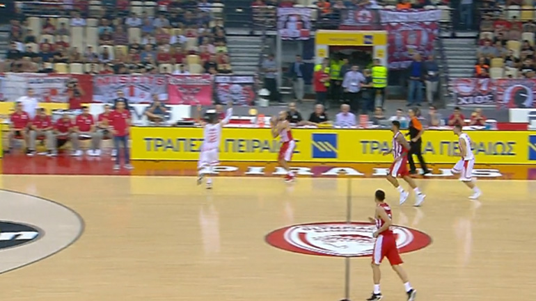 To… εκπρόθεσμο τρίποντο του Σπανούλη από το κέντρο!