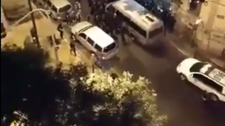 Βίντεο από την εκκένωση του κτηρίου από πρόσφυγες στην Αχαρνών