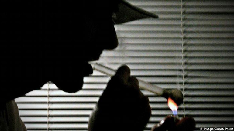 DW: Η «σίσα» στο μικροσκόπιο Γερμανών ειδικών