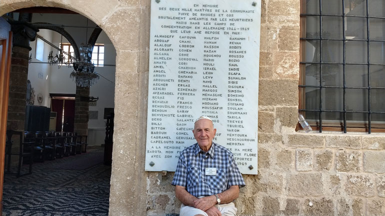 Ένας από τους τελευταίους επιζώντες Εβραίους της Ρόδου «ξεδιπλώνει» πτυχές της φρίκης του Ολοκαυτώματος