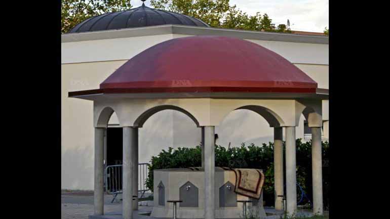 Γαλλία: Οδηγός έριξε σκόπιμα το αυτοκίνητό του στην είσοδο του Μεγάλου Τεμένους του Κολμάρ