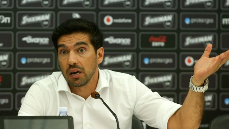 Φερέιρα: «Η ομάδα πρέπει να βελτιωθεί στην άμυνα, η ευθύνη είναι δική μου»