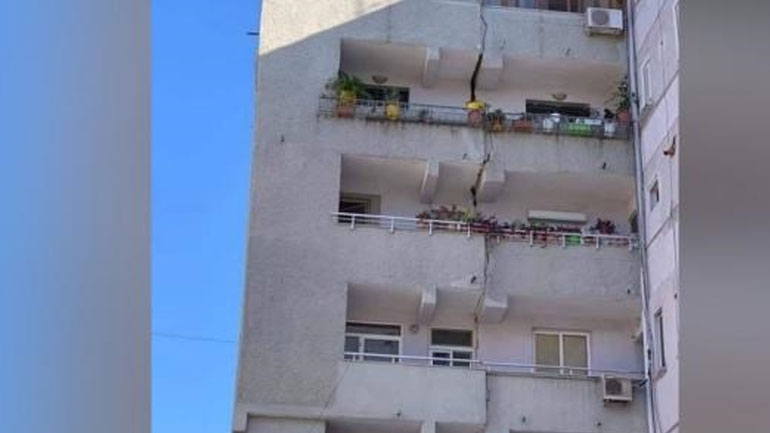 Αλβανία: Δεκάδες σπίτια στα Τίρανα και στο Δυρράχιο υπέστησαν ζημιές από τις σεισμικές δονήσεις