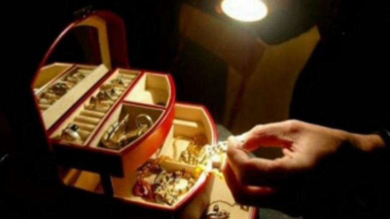 Σέρρες:  Έκλεψαν κοσμήματα αξίας 1.000 ευρώ από το σπίτι 56χρονης 