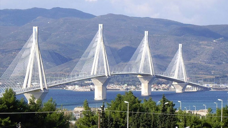 Σε λειτουργία φορτιστές ηλεκτρικών οχημάτων στη γέφυρα Ρίου-Αντιρρίου