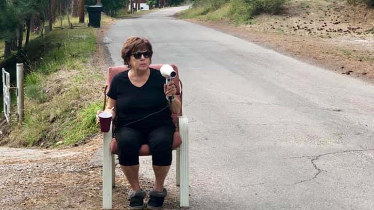 Η γιαγιά πήρε την κατάσταση στα χέρια της!