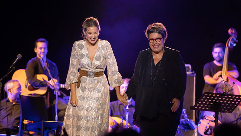 Με μια μεγάλη γιορτή έκλεισε ο καλοκαιρινός κύκλος συναυλιών της Ορχήστρας Βασίλης Τσιτσάνης στο Θέατρο Πέτρας